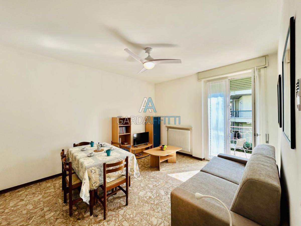 דסנזאנו דל גארדה Ares Apartment - Vicino Al Lago Di Garda E Alla Stazione Treno מראה חיצוני תמונה