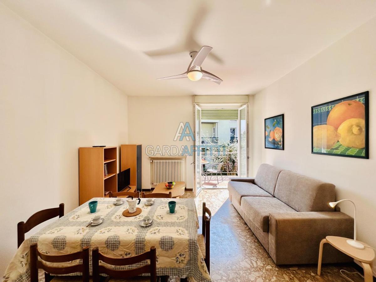 דסנזאנו דל גארדה Ares Apartment - Vicino Al Lago Di Garda E Alla Stazione Treno מראה חיצוני תמונה