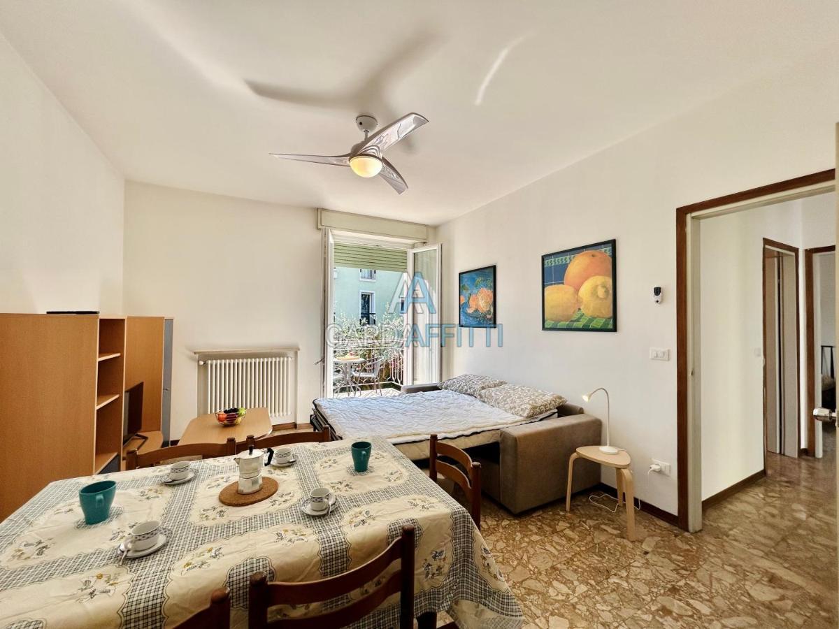 דסנזאנו דל גארדה Ares Apartment - Vicino Al Lago Di Garda E Alla Stazione Treno מראה חיצוני תמונה