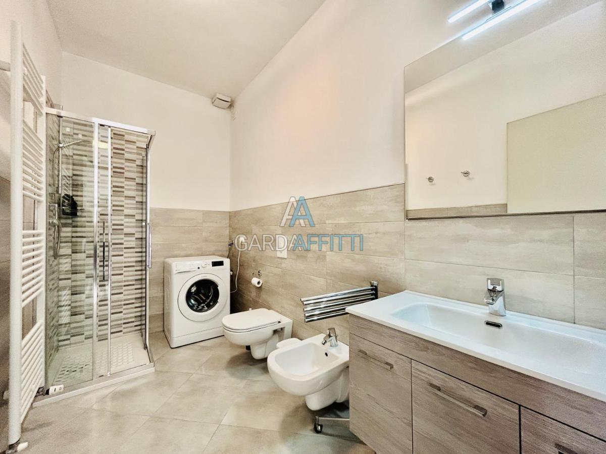 דסנזאנו דל גארדה Ares Apartment - Vicino Al Lago Di Garda E Alla Stazione Treno מראה חיצוני תמונה