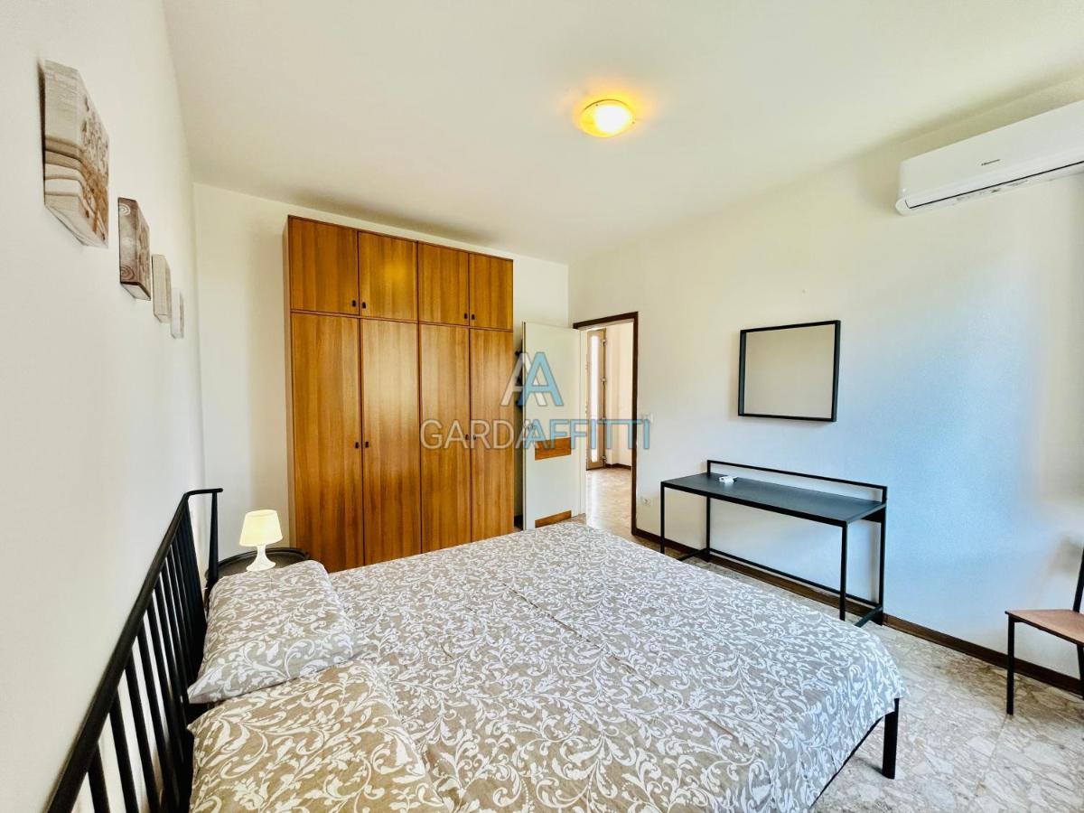 דסנזאנו דל גארדה Ares Apartment - Vicino Al Lago Di Garda E Alla Stazione Treno מראה חיצוני תמונה
