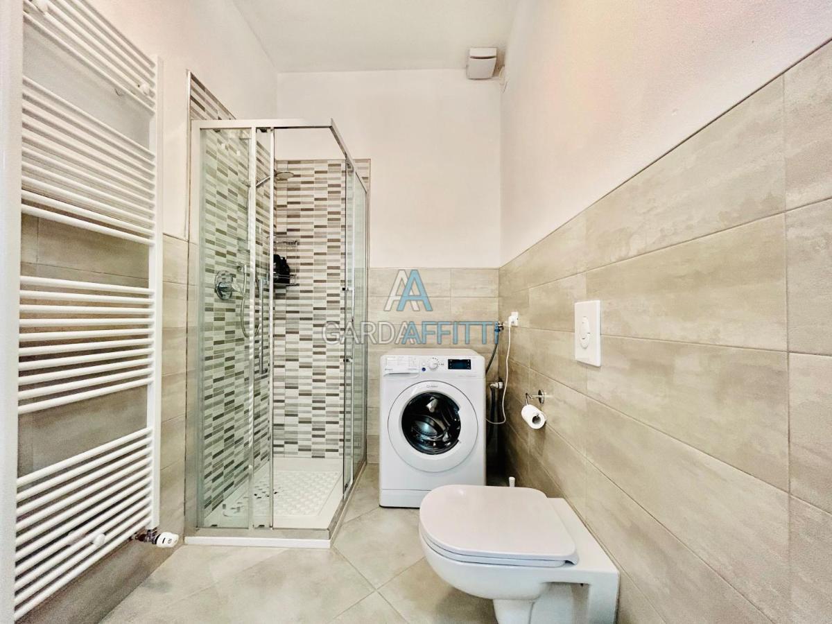 דסנזאנו דל גארדה Ares Apartment - Vicino Al Lago Di Garda E Alla Stazione Treno מראה חיצוני תמונה
