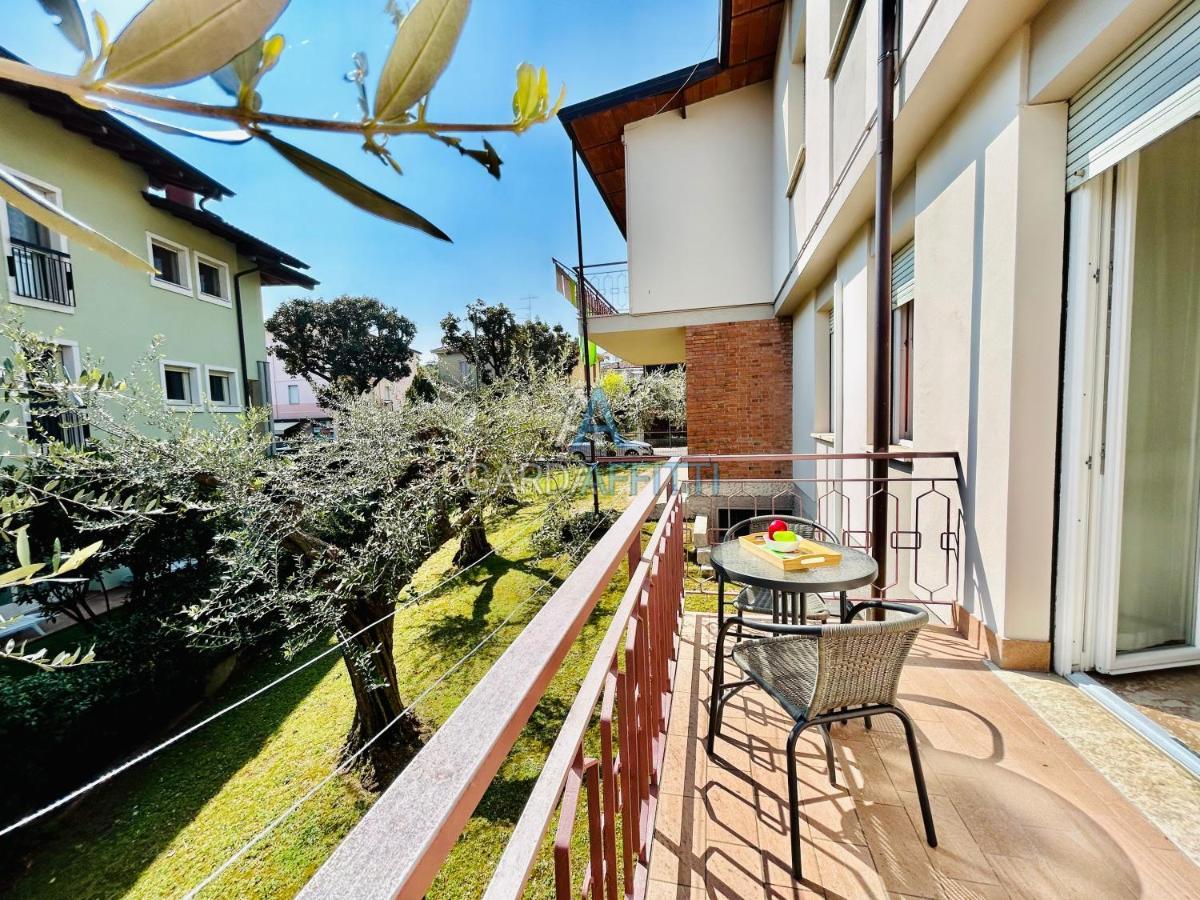 דסנזאנו דל גארדה Ares Apartment - Vicino Al Lago Di Garda E Alla Stazione Treno מראה חיצוני תמונה