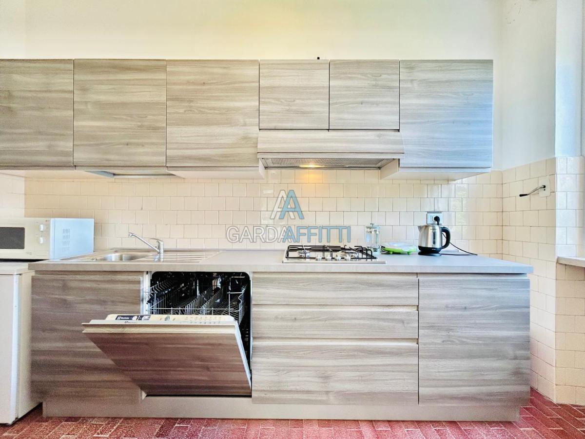 דסנזאנו דל גארדה Ares Apartment - Vicino Al Lago Di Garda E Alla Stazione Treno מראה חיצוני תמונה