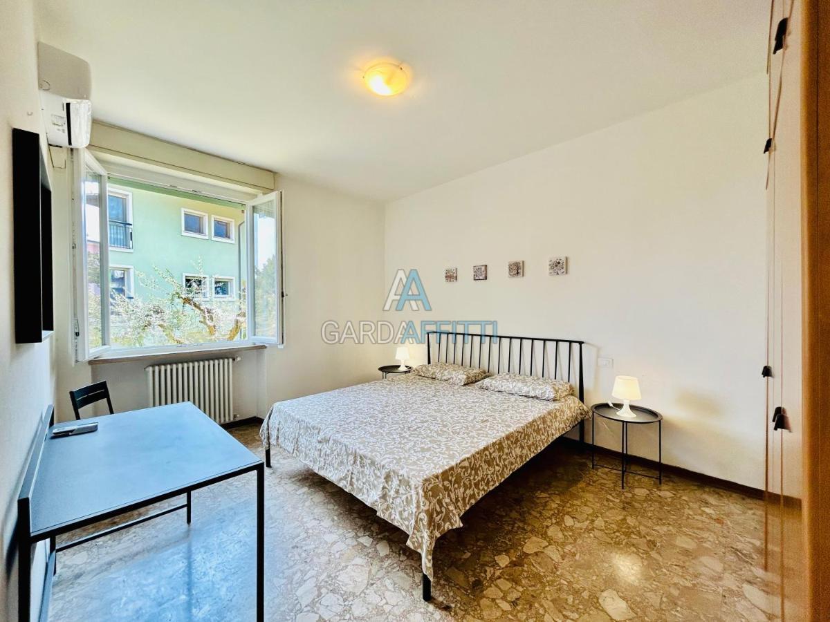 דסנזאנו דל גארדה Ares Apartment - Vicino Al Lago Di Garda E Alla Stazione Treno מראה חיצוני תמונה