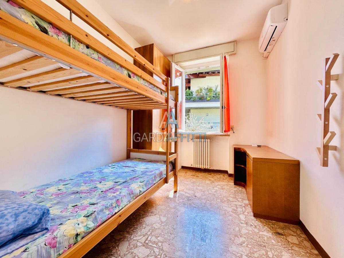 דסנזאנו דל גארדה Ares Apartment - Vicino Al Lago Di Garda E Alla Stazione Treno מראה חיצוני תמונה