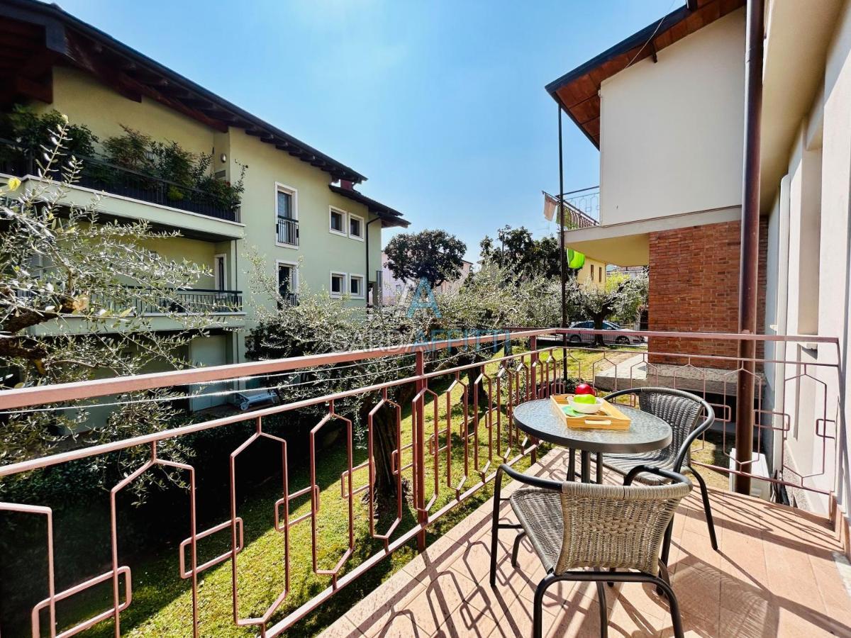 דסנזאנו דל גארדה Ares Apartment - Vicino Al Lago Di Garda E Alla Stazione Treno מראה חיצוני תמונה