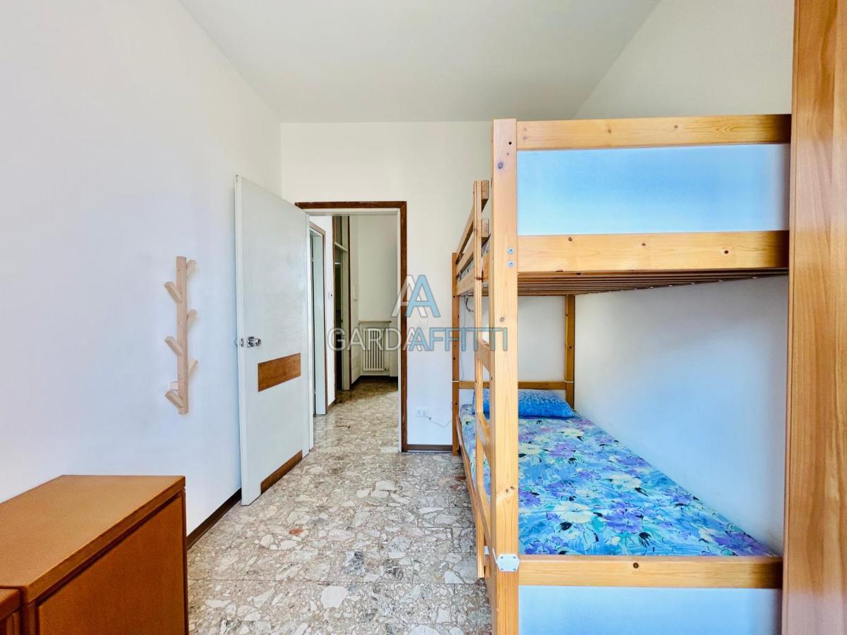 דסנזאנו דל גארדה Ares Apartment - Vicino Al Lago Di Garda E Alla Stazione Treno מראה חיצוני תמונה