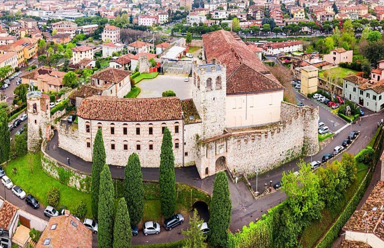 דסנזאנו דל גארדה Ares Apartment - Vicino Al Lago Di Garda E Alla Stazione Treno מראה חיצוני תמונה